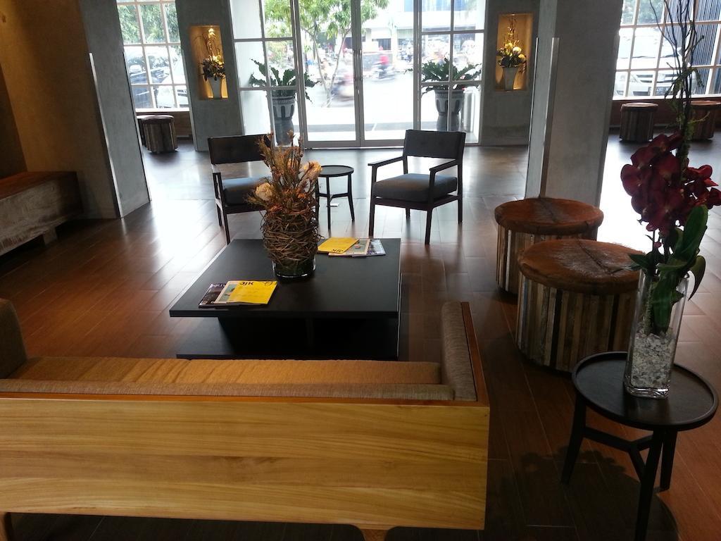 Zoom Smart Hotel Jemursari Surabaya Exteriör bild