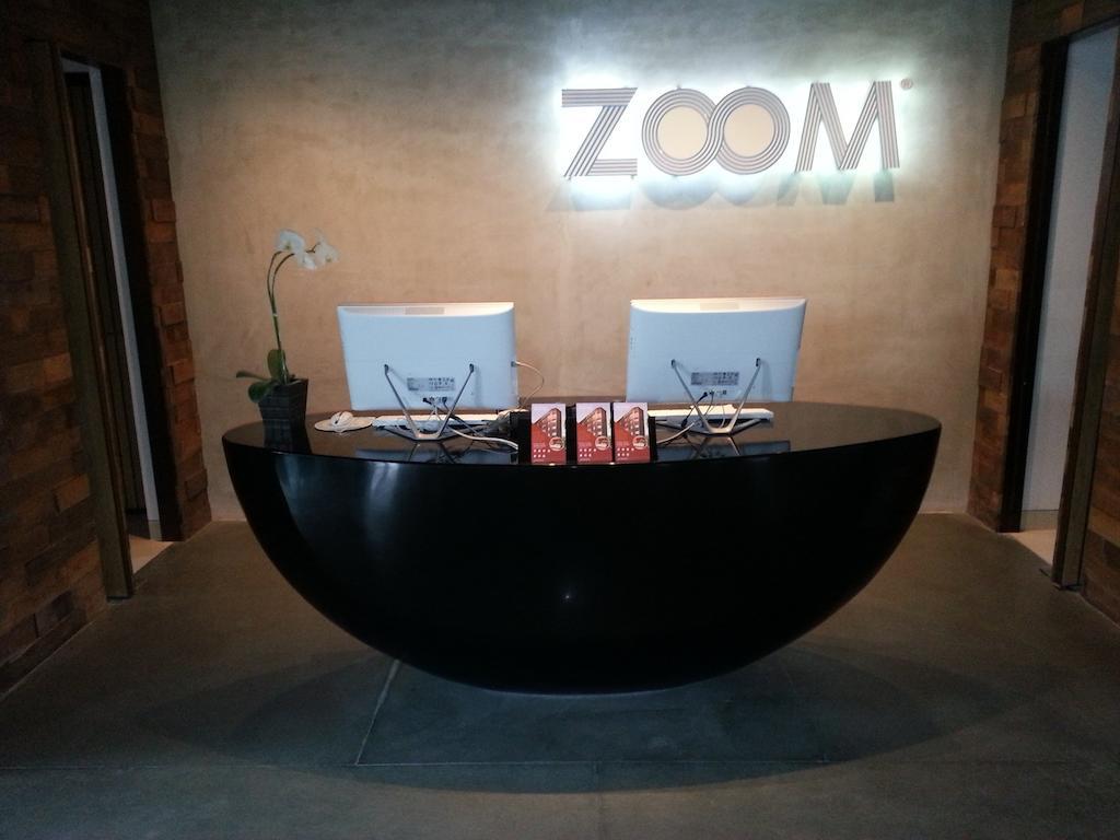 Zoom Smart Hotel Jemursari Surabaya Exteriör bild