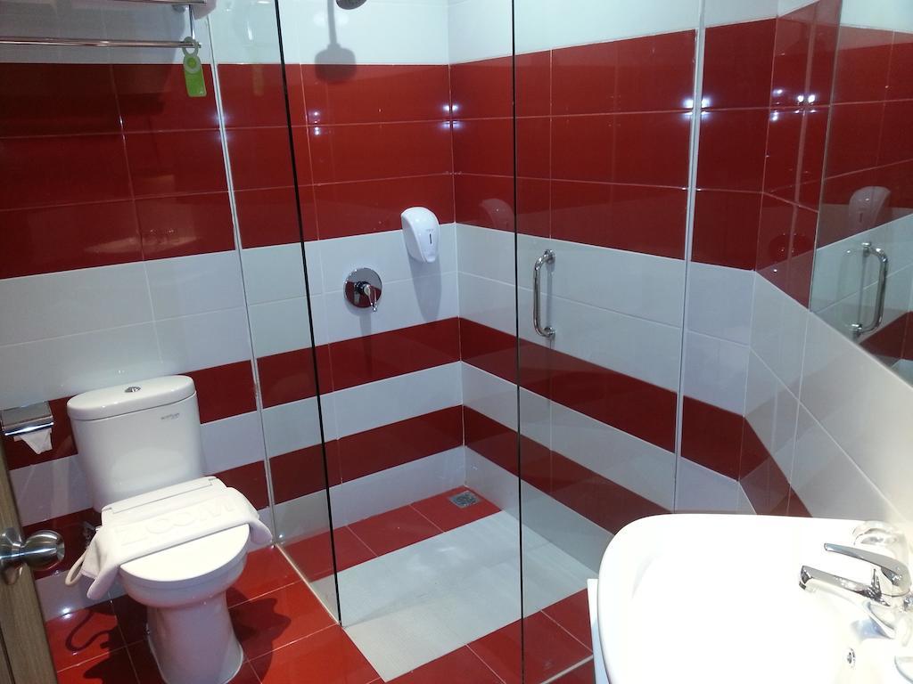 Zoom Smart Hotel Jemursari Surabaya Exteriör bild