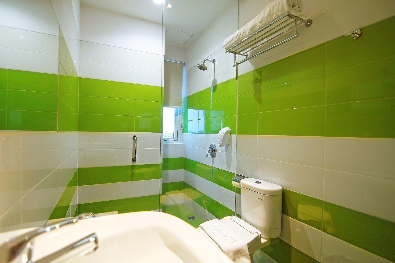 Zoom Smart Hotel Jemursari Surabaya Exteriör bild