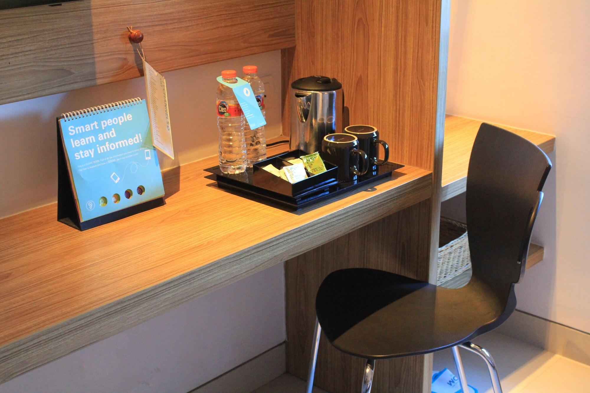 Zoom Smart Hotel Jemursari Surabaya Exteriör bild