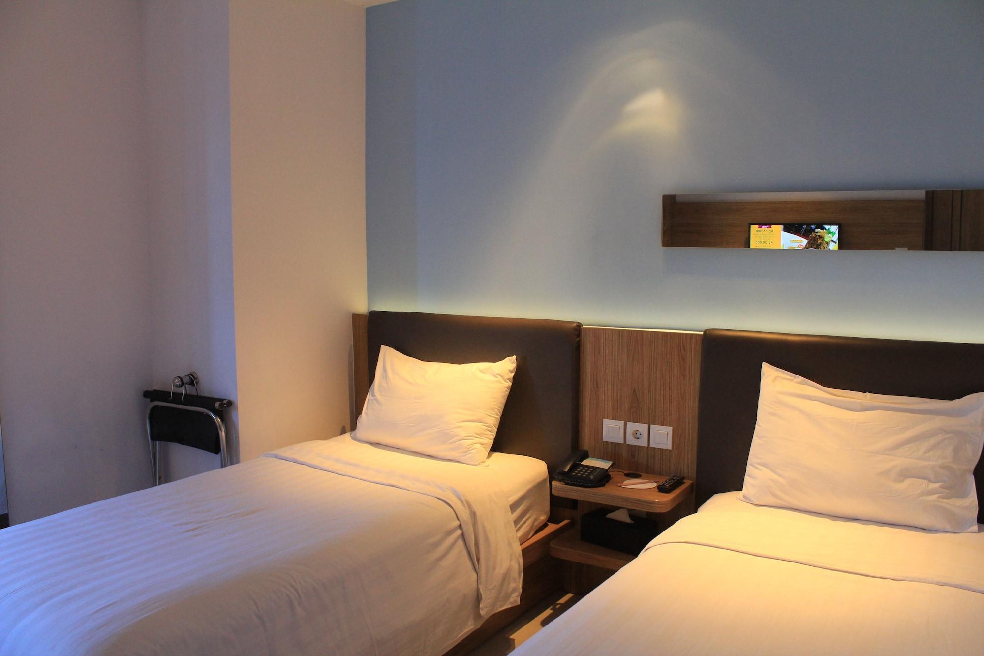 Zoom Smart Hotel Jemursari Surabaya Exteriör bild