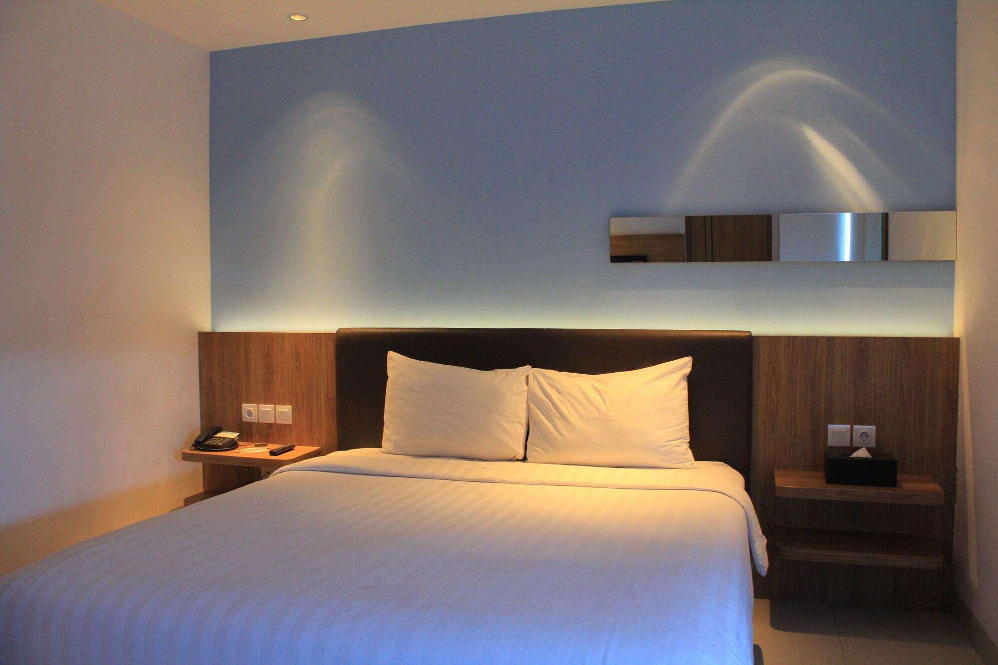 Zoom Smart Hotel Jemursari Surabaya Exteriör bild