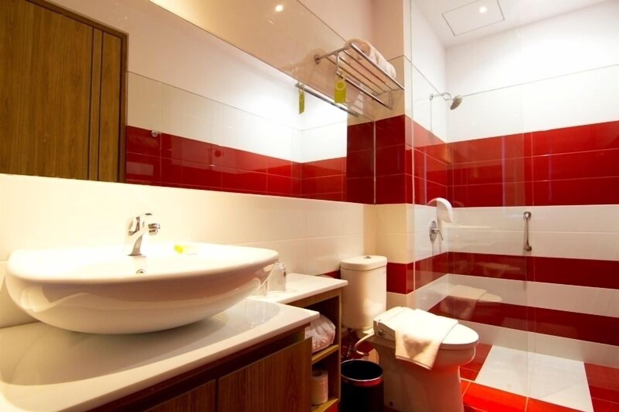 Zoom Smart Hotel Jemursari Surabaya Exteriör bild