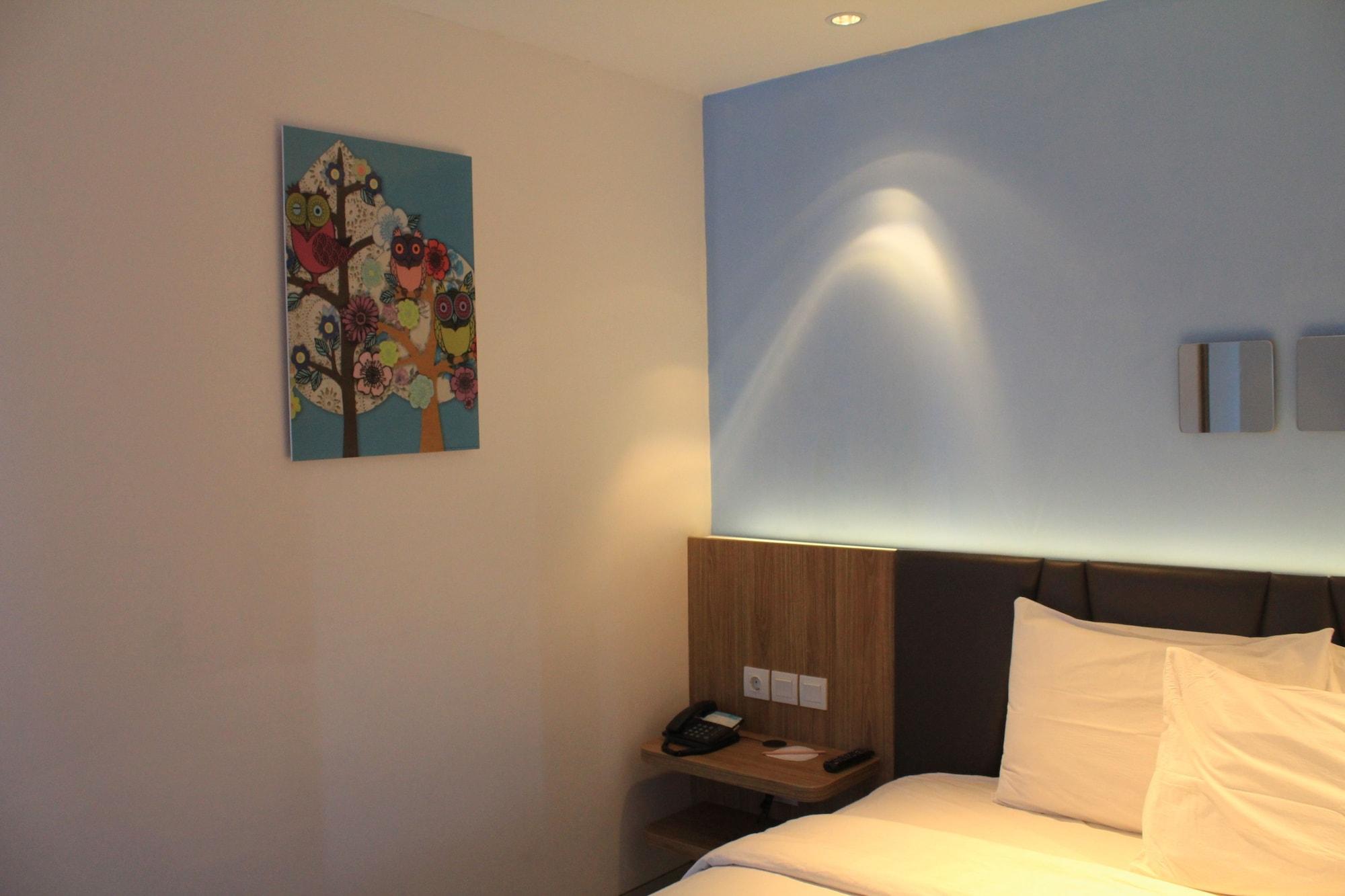 Zoom Smart Hotel Jemursari Surabaya Exteriör bild