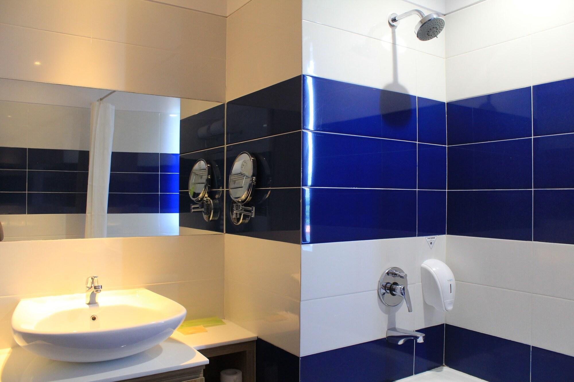Zoom Smart Hotel Jemursari Surabaya Exteriör bild