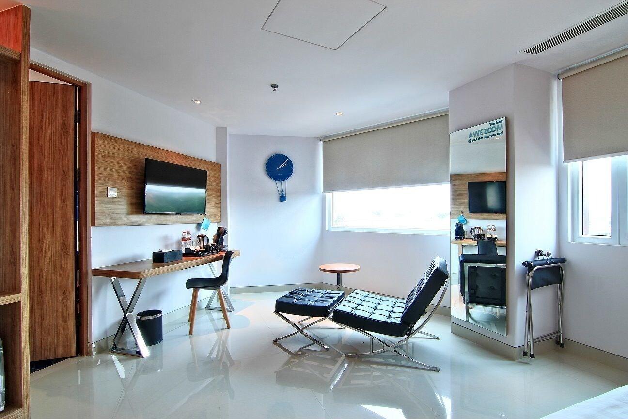 Zoom Smart Hotel Jemursari Surabaya Exteriör bild