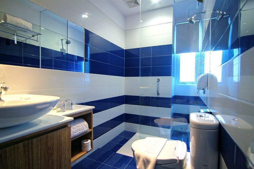 Zoom Smart Hotel Jemursari Surabaya Exteriör bild