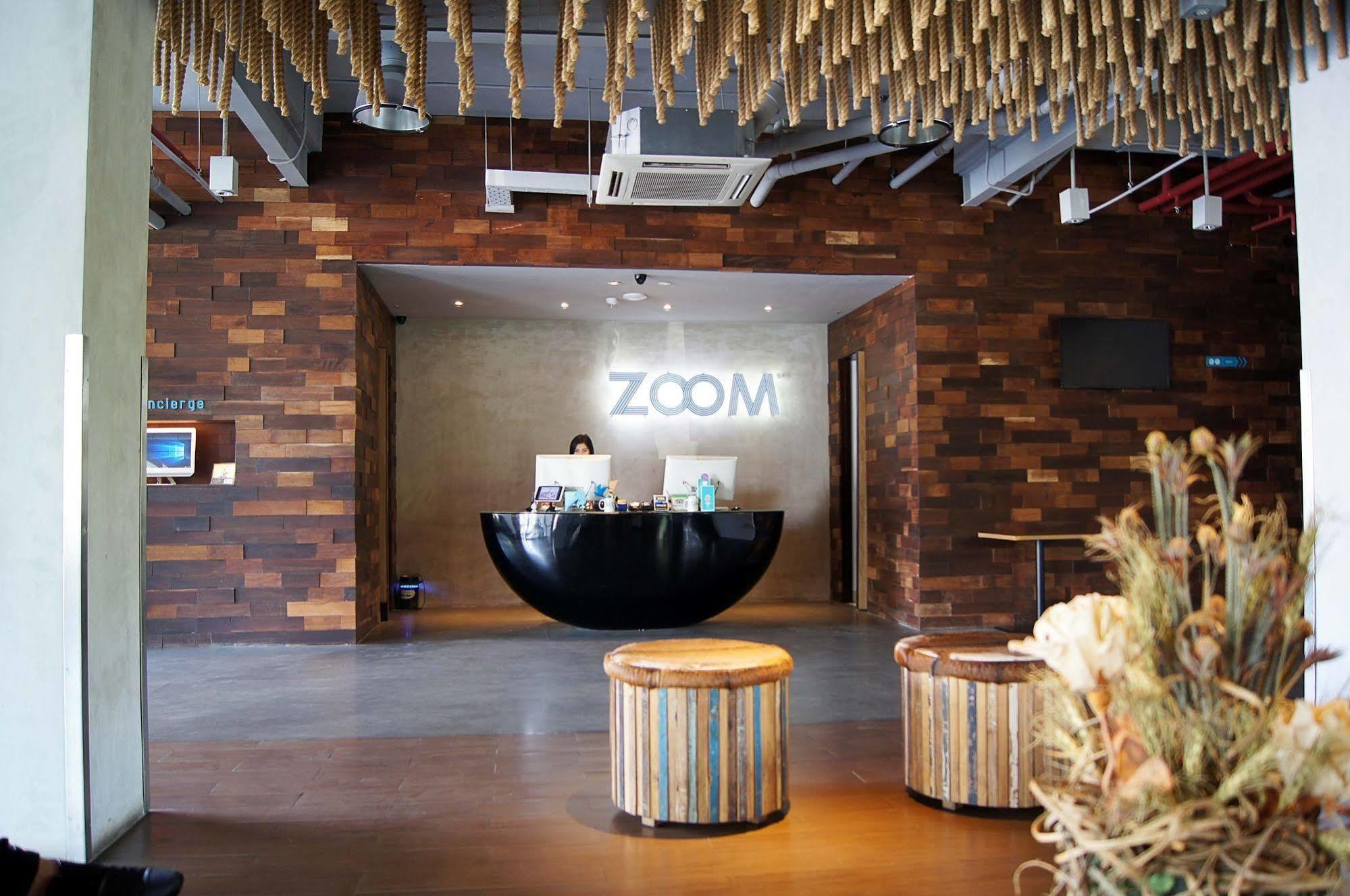 Zoom Smart Hotel Jemursari Surabaya Exteriör bild