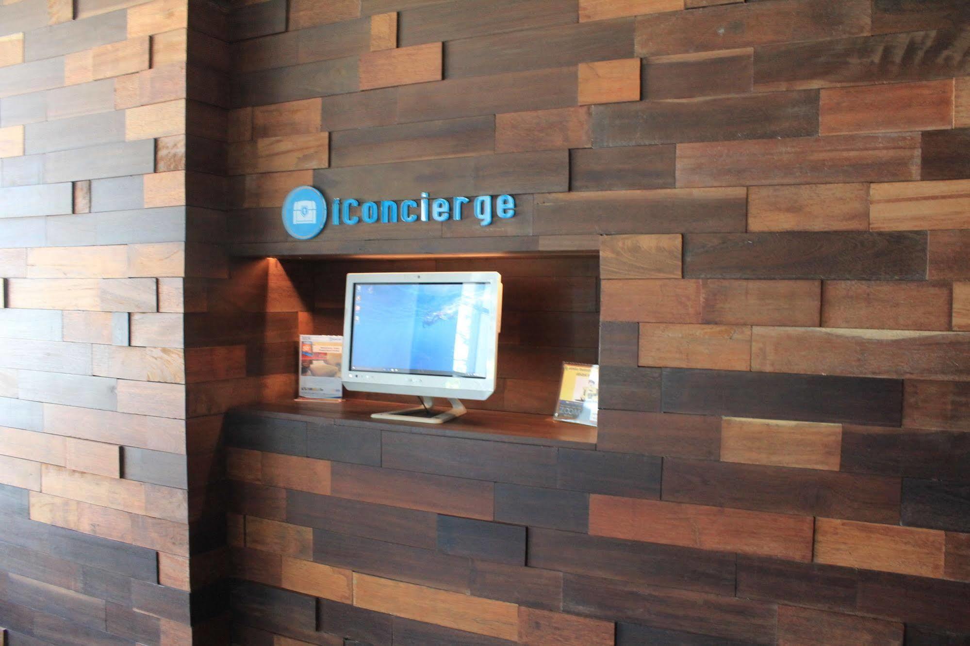 Zoom Smart Hotel Jemursari Surabaya Exteriör bild