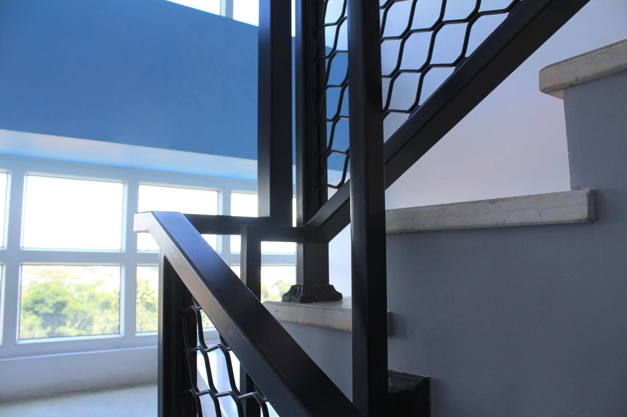 Zoom Smart Hotel Jemursari Surabaya Exteriör bild
