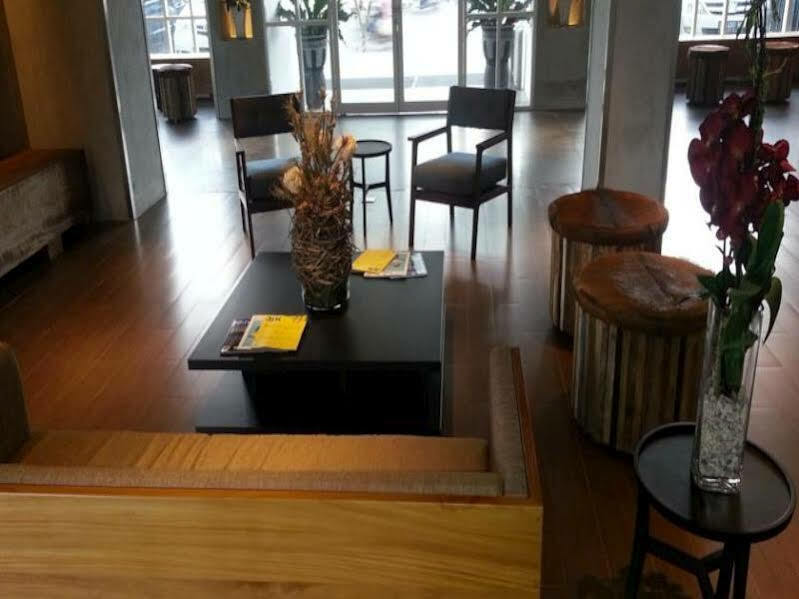 Zoom Smart Hotel Jemursari Surabaya Exteriör bild